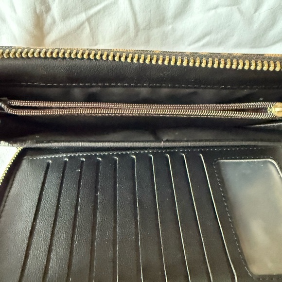 Cluci Leopard Print Wristlet Clutch - Black and Brown - Picture 4 of 6